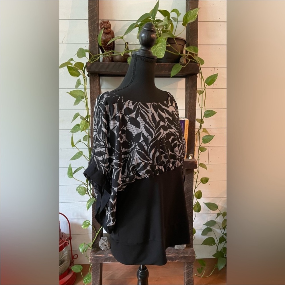 Adiva: Black and White Floral Blouse with Wide Flared Bat Sleeves